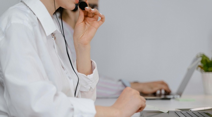 Person einer Telefon-Hotline