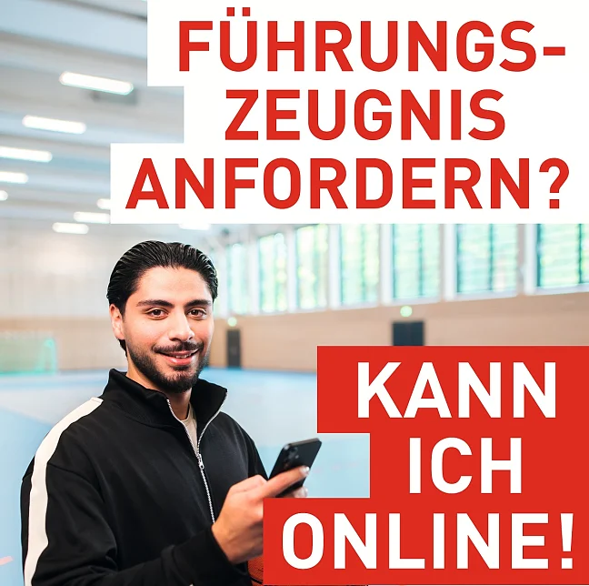 Eine Person in einer Halle